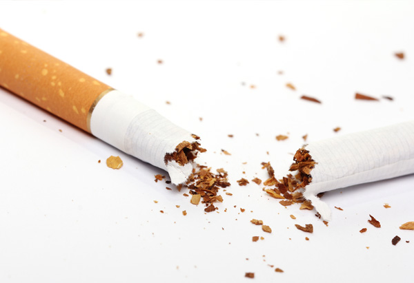 Cigarette cassée en deux
